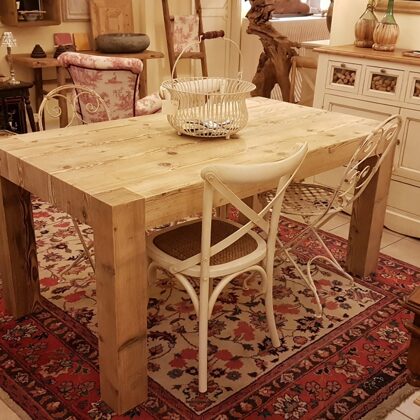 Tavolo Mirella € 450,00 al metro 