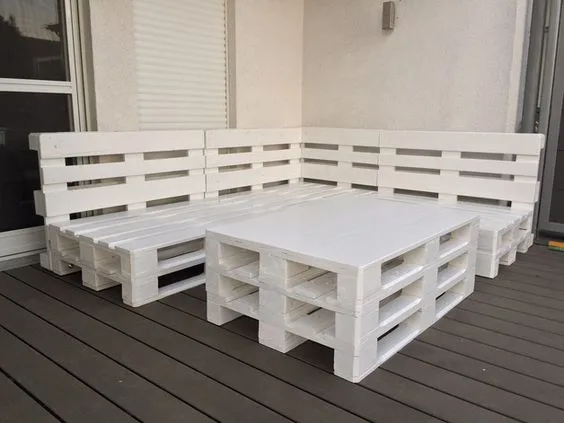 Divanetto Pallet Tiaziano € 250,00  escluso cuscini 
