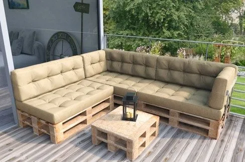Divanetto Pallet Alessandra €  200,00 escluso cuscini 