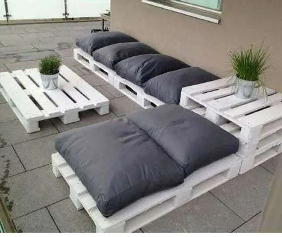 Divanetto Pallet Orlando € 150,00 escluso cuscini 