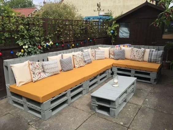 Divanetto Pallet Beatrice € 250,00 escluso cuscini 