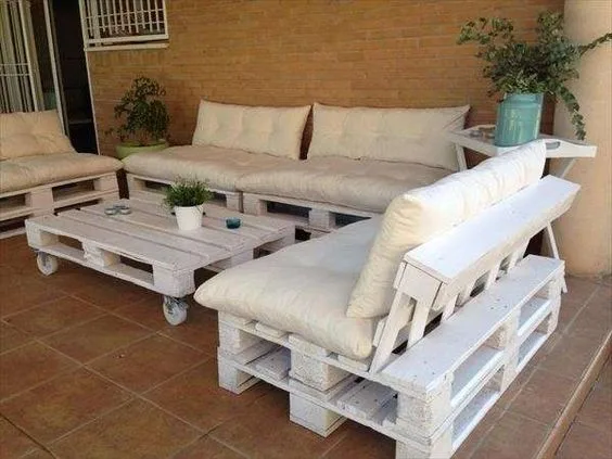 Divanetto Pallet Betty € 250,00  escluso cuscini 